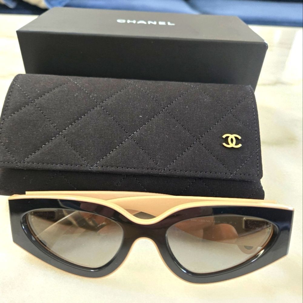CHANEL CAT EYE SUNGLASSES Black & Beige C534/M3, A71614 X02281 S3443